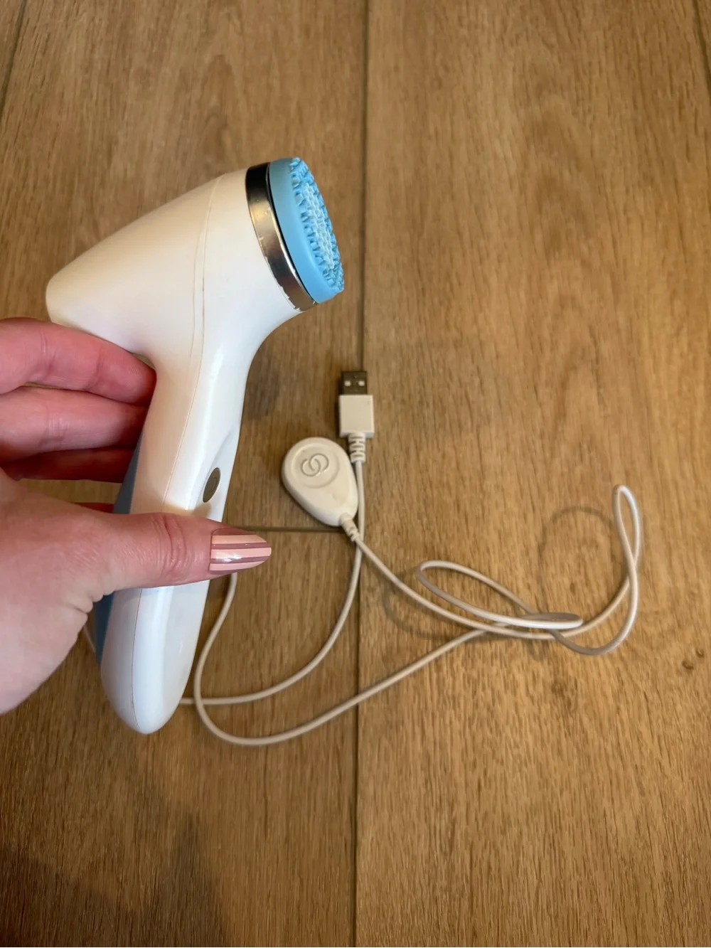 LumiSpa iO Facial Cleansing Brush with USB Charging - White & Blue